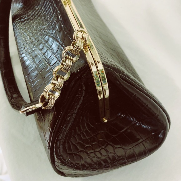 SOLD AT TREASURE MARTS MT DORA Vntg Black alligator print gold clutch bag purse - Picture 3 of 5